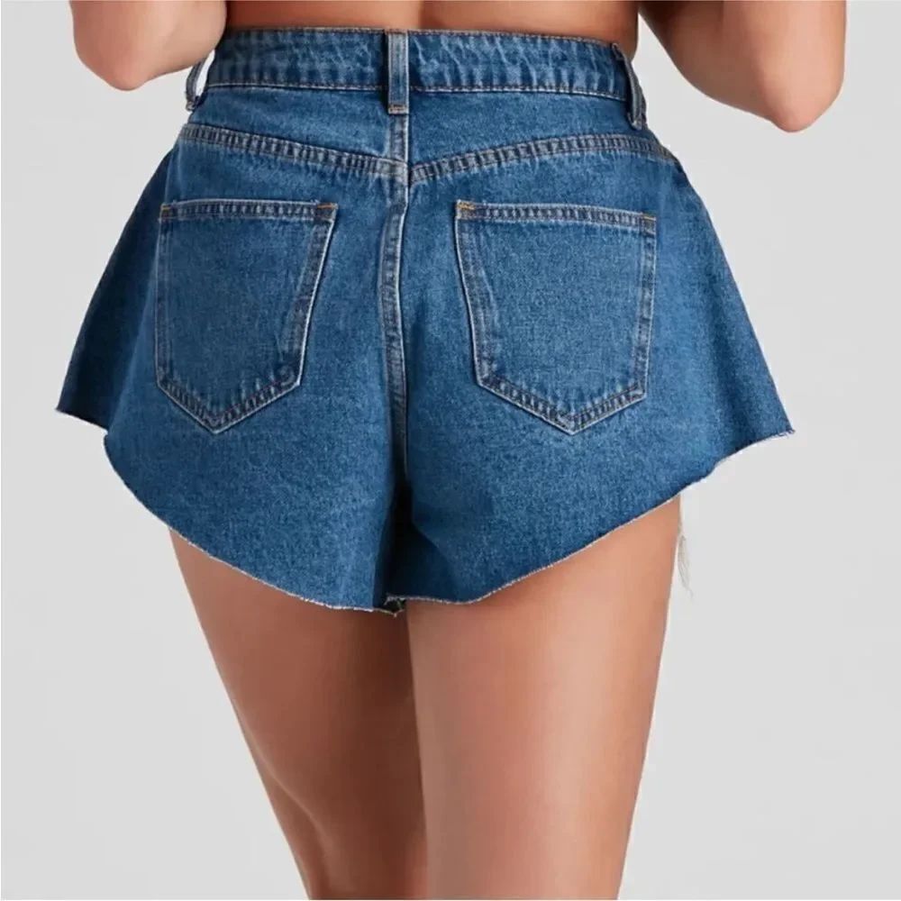 NWT Vibrant Denim High-Waisted Women Shorts, M